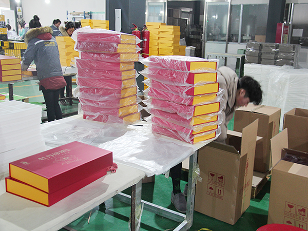 化妝品包裝盒廠里