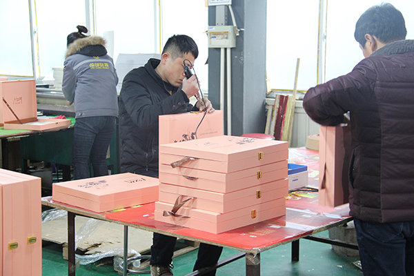 化妝刷包裝盒生產(chǎn)